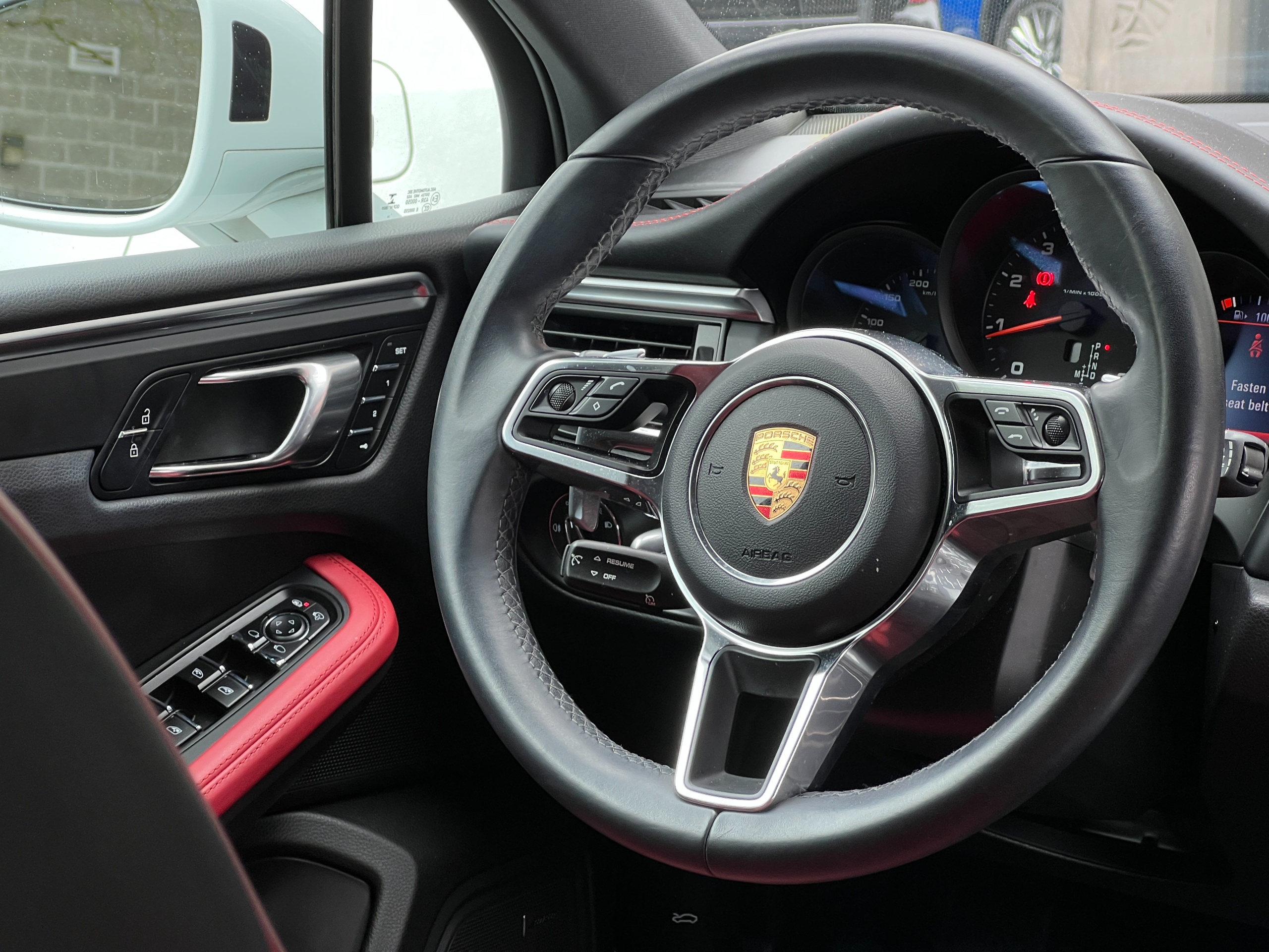 2020 Porsche Macan - Image 10